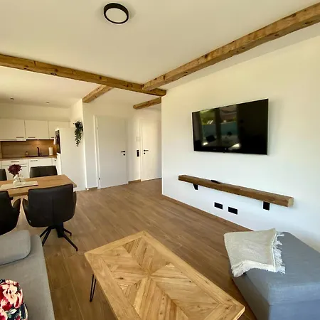 Schnurr-bartl With Panoramic View Apartment